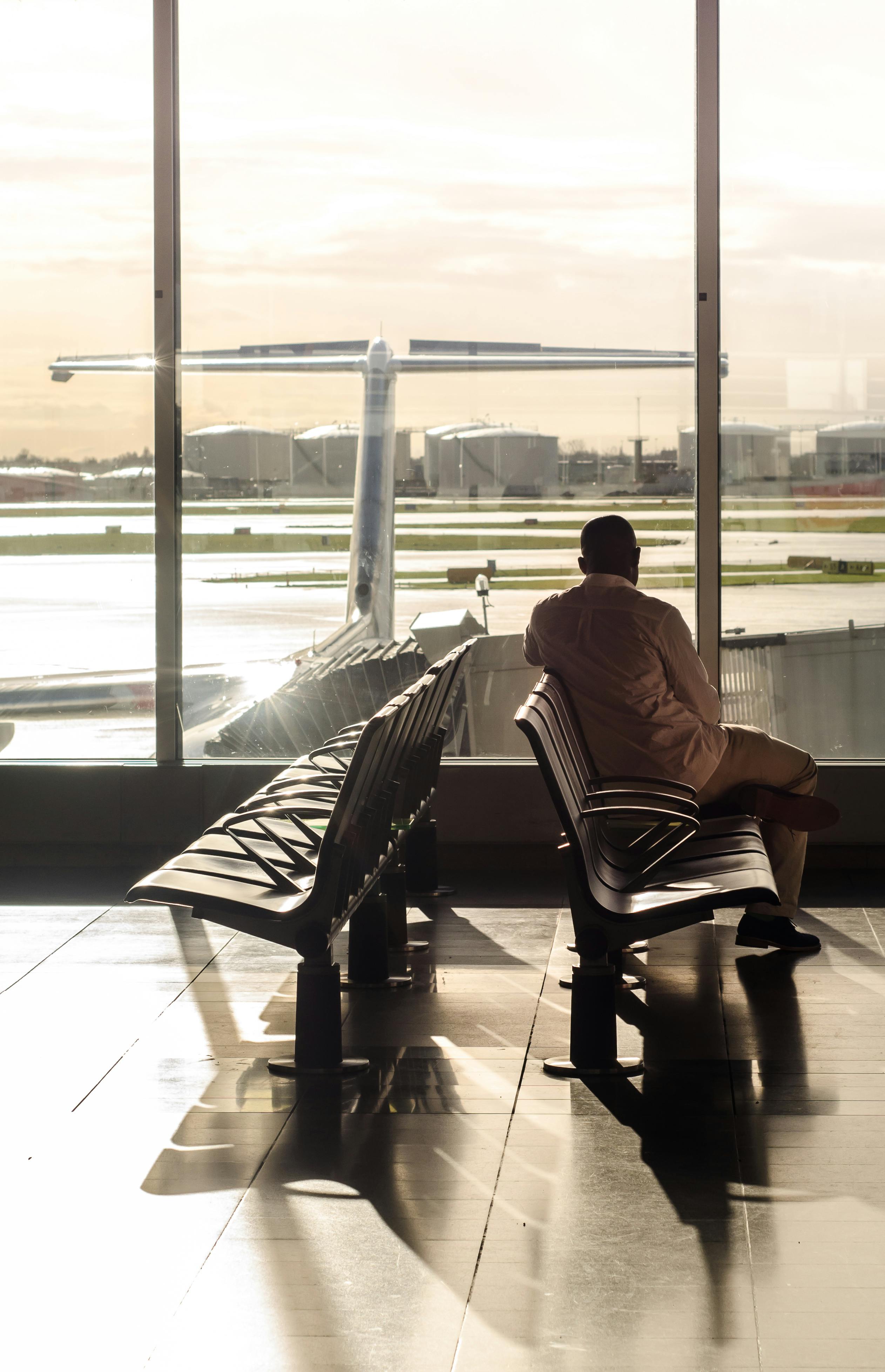 Passageiro aguardando no aeroporto